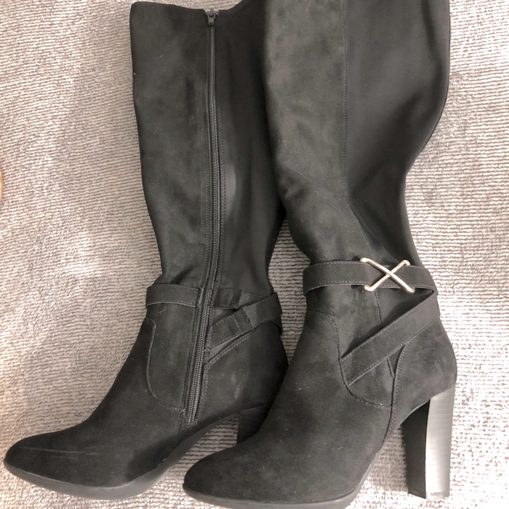 Knee high- high heeled boots